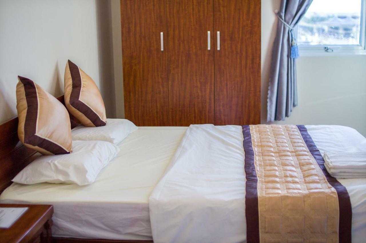 Hotel Nguyen Phuoc Pleiku Bagian luar foto