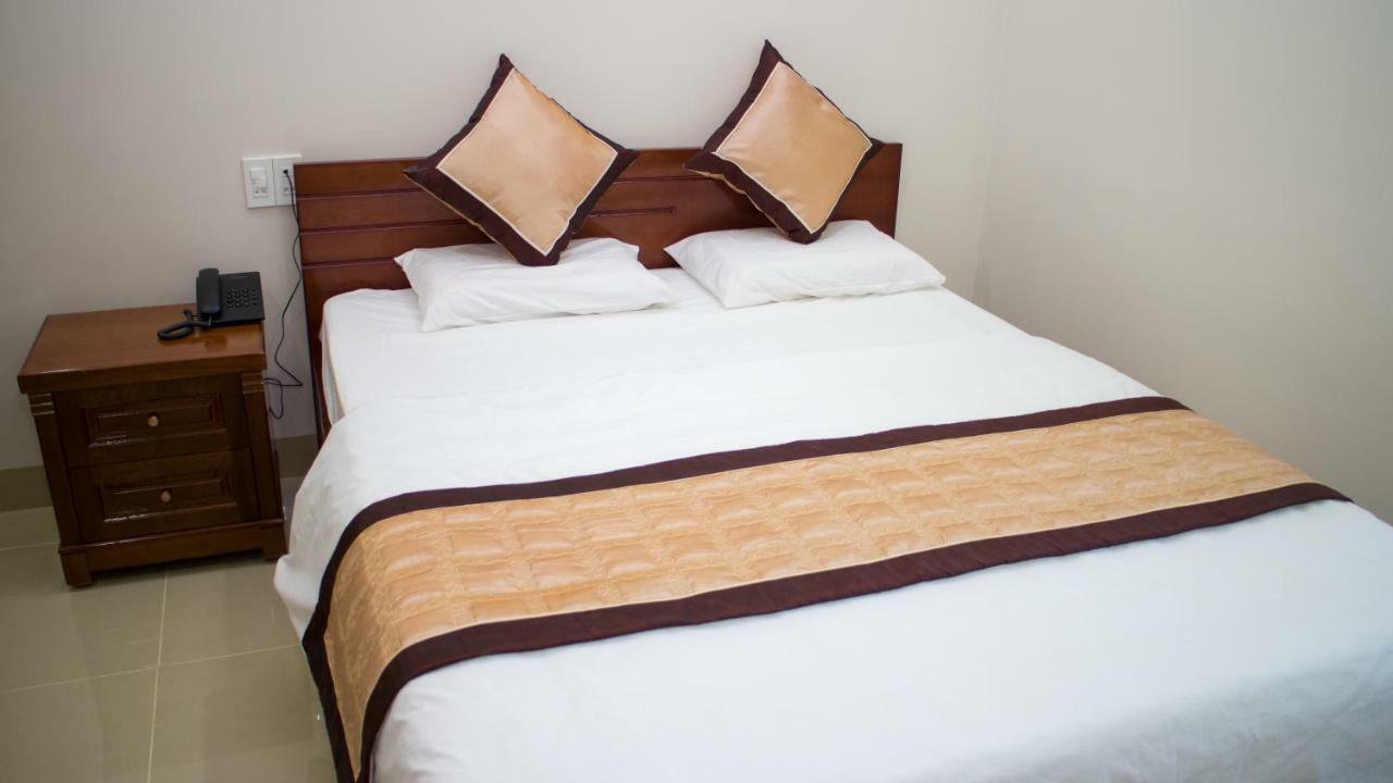 Hotel Nguyen Phuoc Pleiku Bagian luar foto