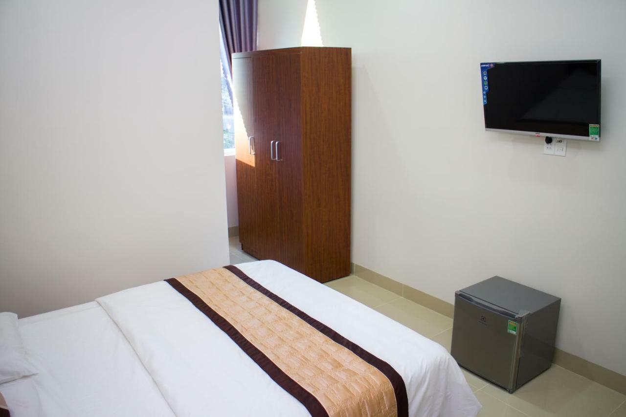 Hotel Nguyen Phuoc Pleiku Bagian luar foto