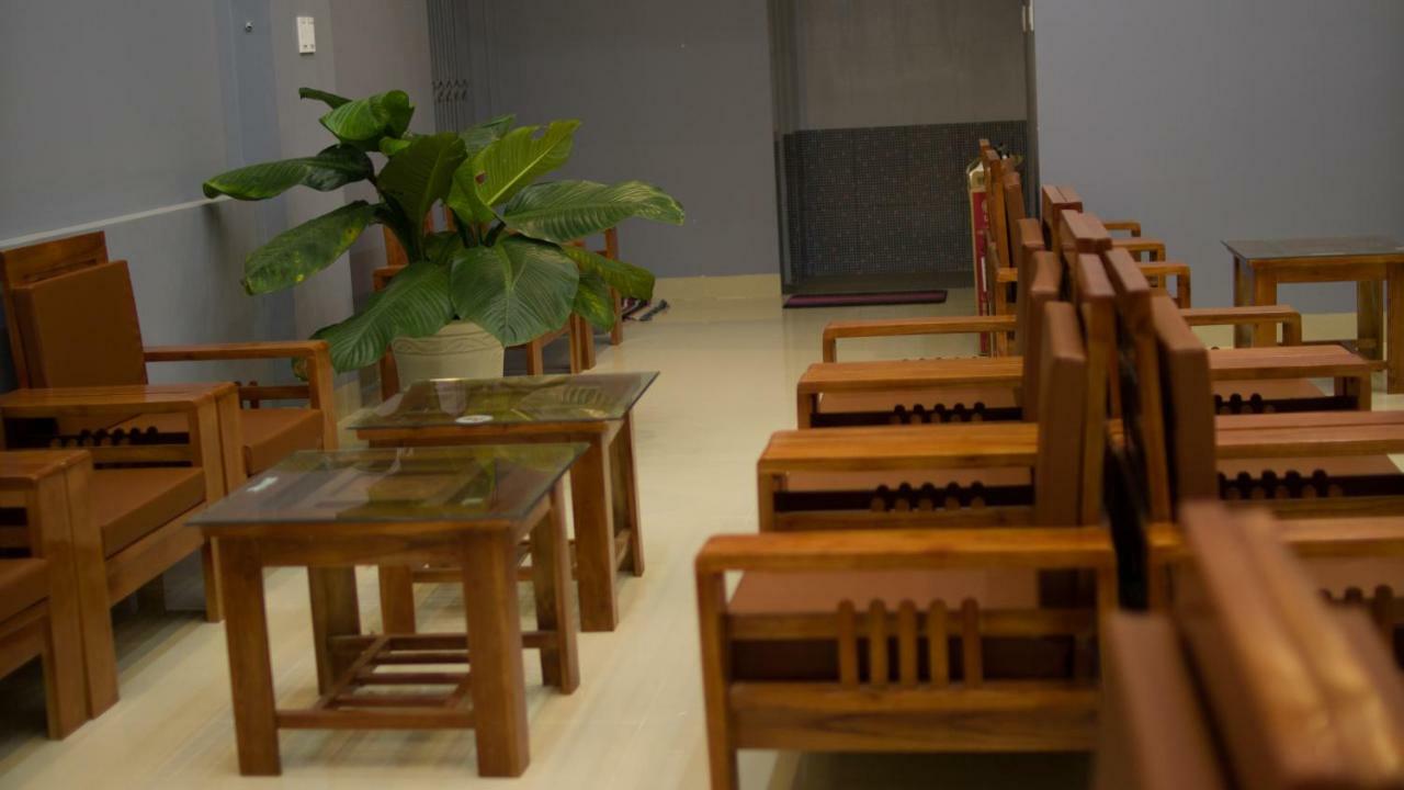 Hotel Nguyen Phuoc Pleiku Bagian luar foto